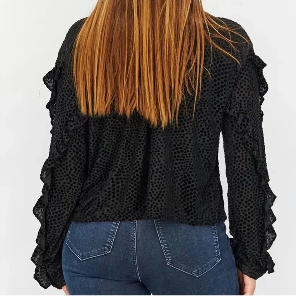 Avec Les Filles Long sleeve ruffle mock neck velvet speckle top black size Med